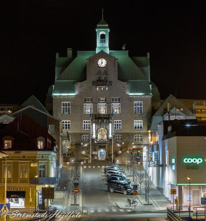Fraesch Och Fin 2:A. Gangavstand Till Stroemstads Centrum Stromstad Exterior photo
