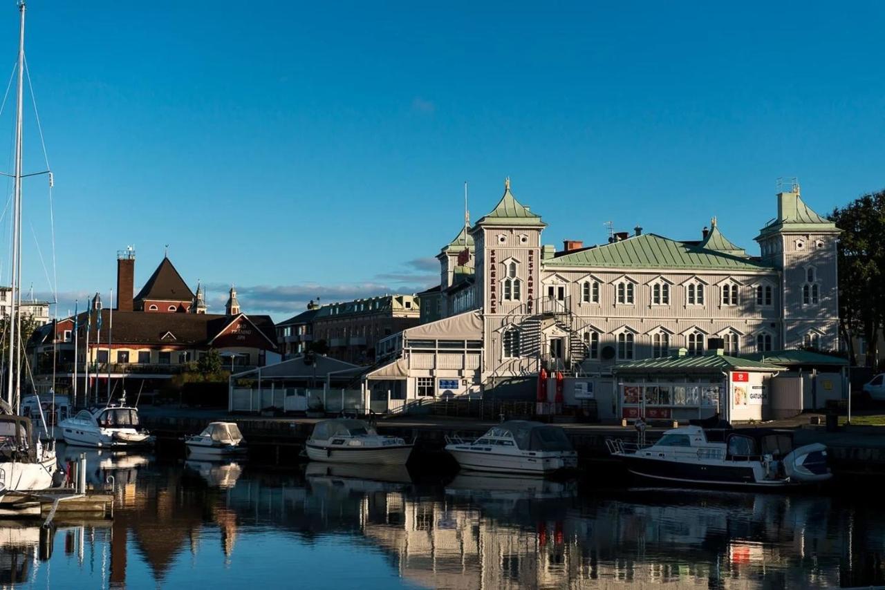 Fraesch Och Fin 2:A. Gangavstand Till Stroemstads Centrum Stromstad Exterior photo